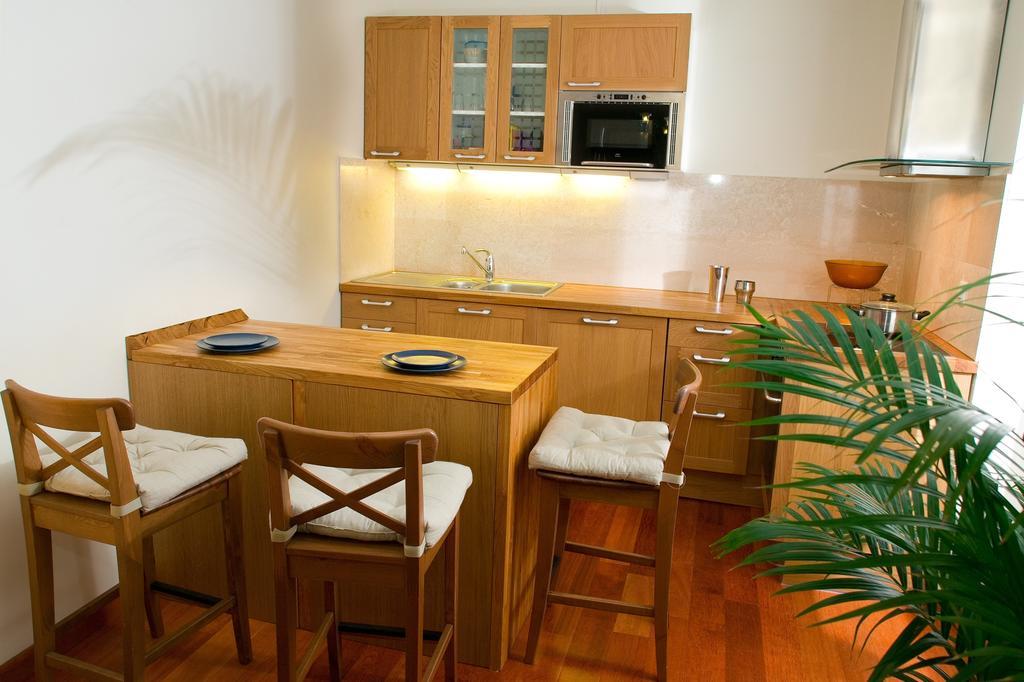 Abbesses Montmartre Apartment Paris Room photo